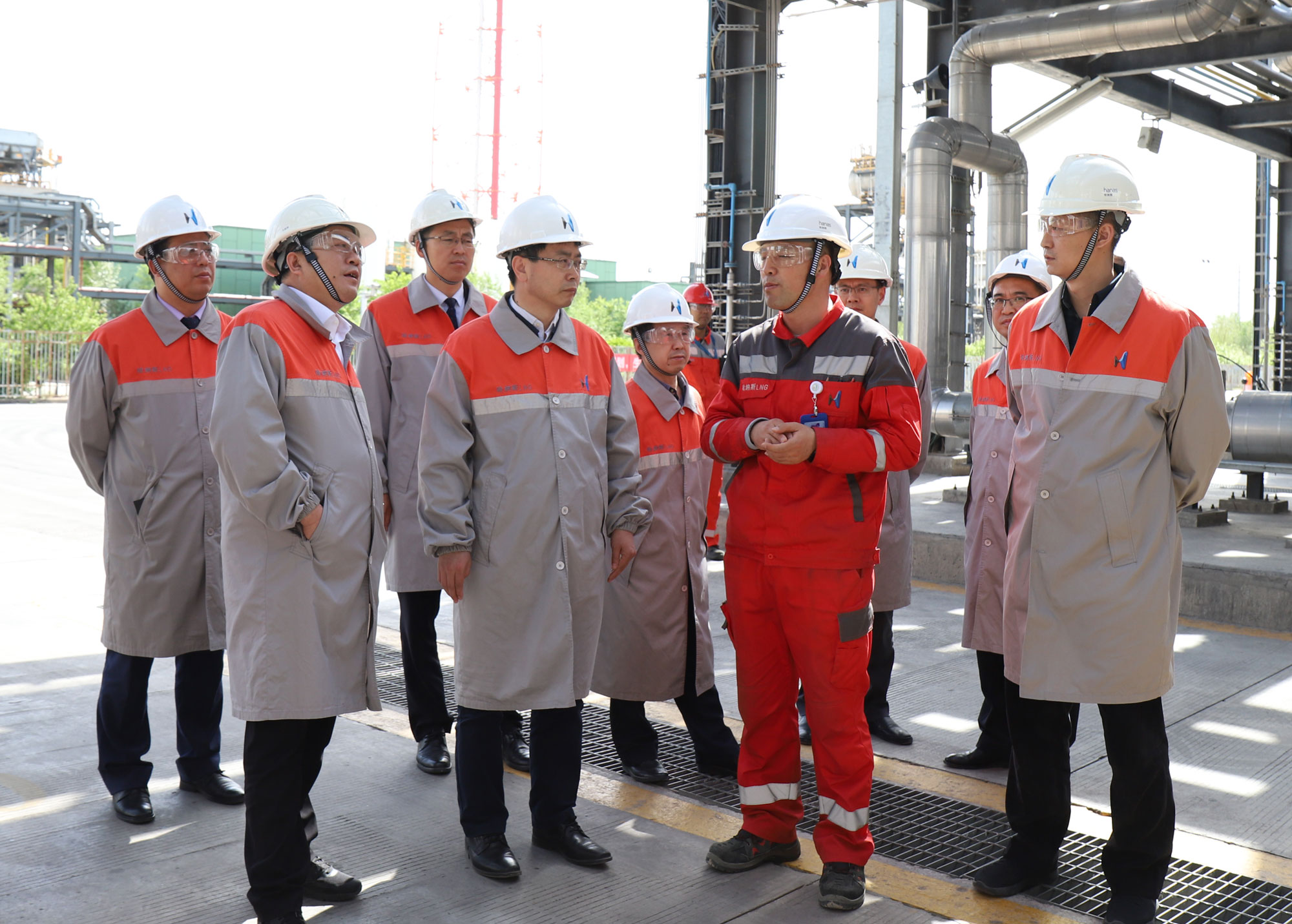 陕西燃气集团总经济师高耀洲一行参观考察哈纳斯LNG工厂